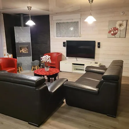 Chalet Chaleureux A Avec Piscine Privee